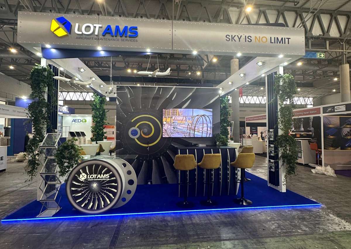 Eskadra - Organizacja stoiska promocyjnego na targach MRO Europe w Barcelonie - LOT AMS (Aircraft Maintenance Services)