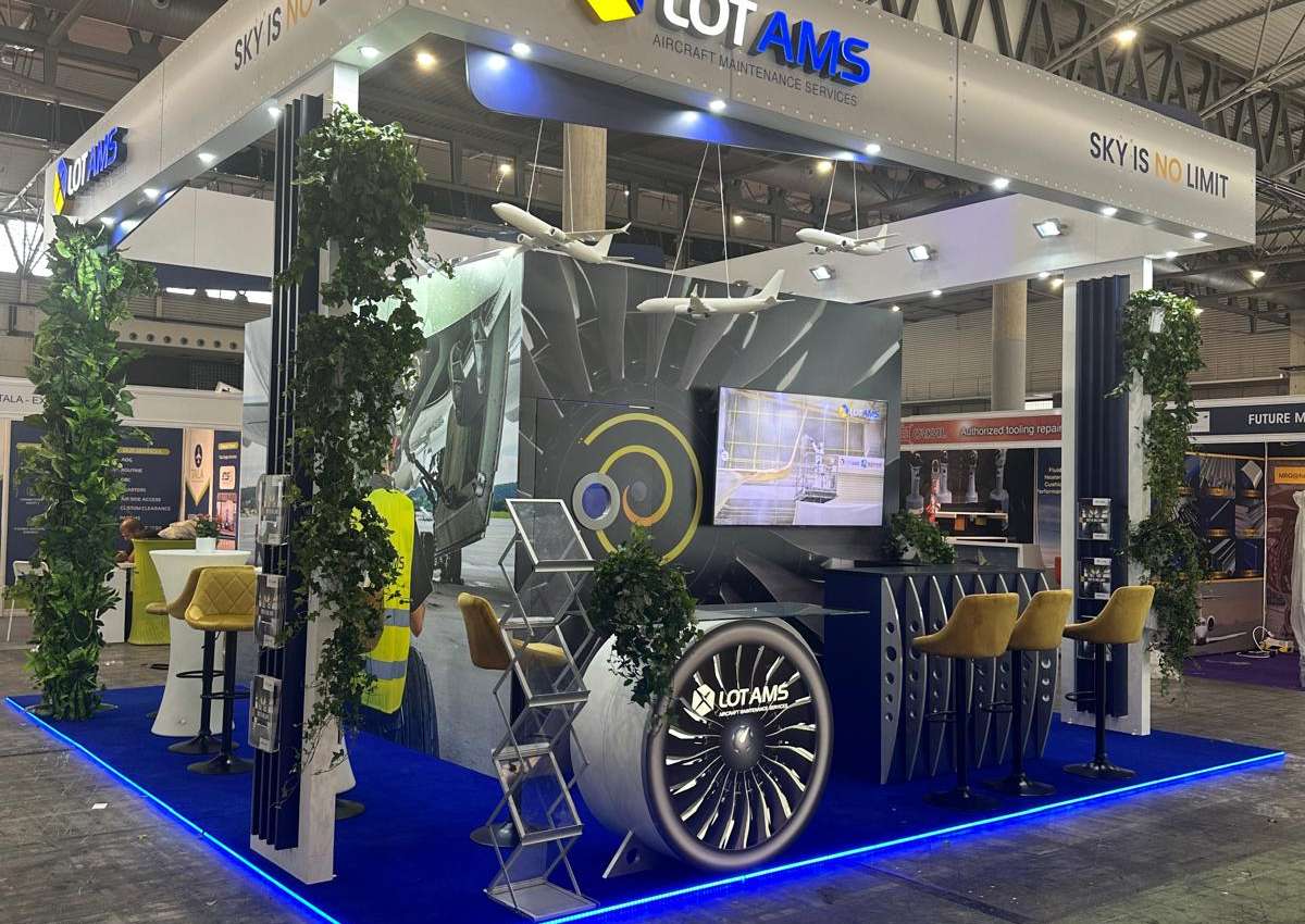 Eskadra - Organizacja stoiska promocyjnego na targach MRO Europe w Barcelonie - LOT AMS (Aircraft Maintenance Services)